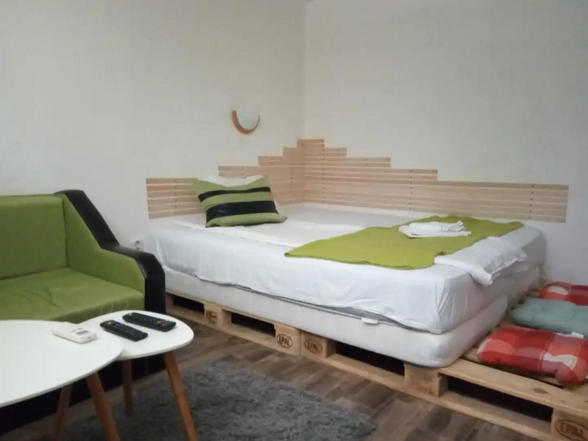 Entire Central House With Guest Rooms & Garden София Экстерьер фото